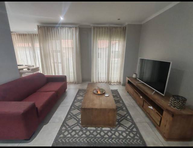 4 BEDROOM HOUSE FOR SALE IN THATCHFIELD